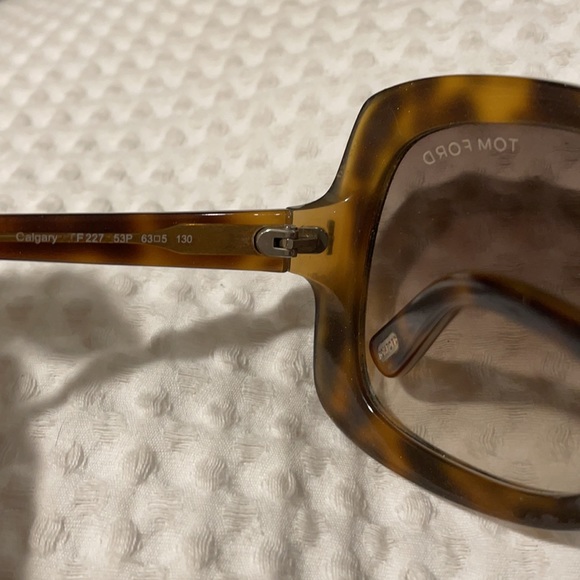 By TOM FORD Calgary Butterfly Vintage Sunglasses, tortoise Havana. - Picture 4 of 8